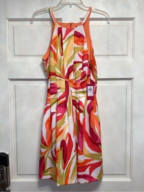 ⭐️ NWT ⭐️ Vince Camuto Printed Scuba Fit & Flare Halter Dress - Size 6
